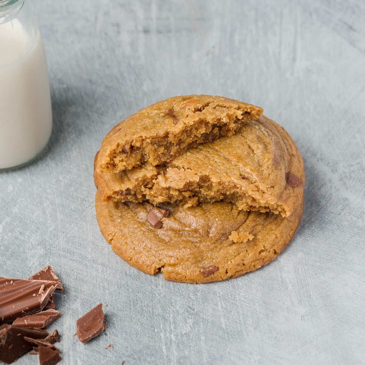Box of 2 Swiss Milk Chocolate Chip Cookies