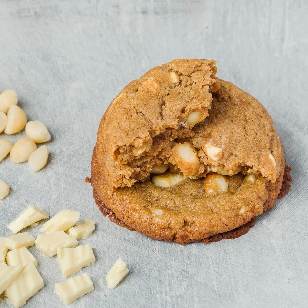 Box of 2 Macadamia Nut and Swiss White Chocolate Cookies